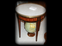 Table bouillotte de style LXVI marbre blanc galerie en laiton repercée fin XIXème